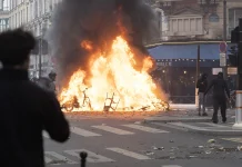 Macron pledges punishment for those behind the vandalism spree Macron vows to 'punish' those who carried out vandalism
