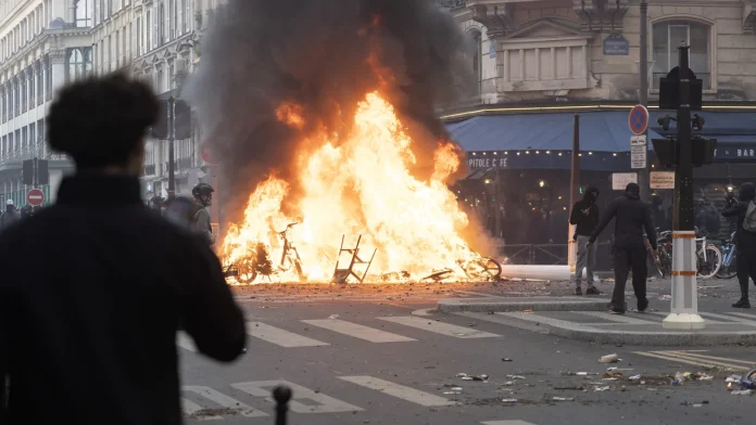 Macron pledges punishment for those behind the vandalism spree Macron vows to 'punish' those who carried out vandalism