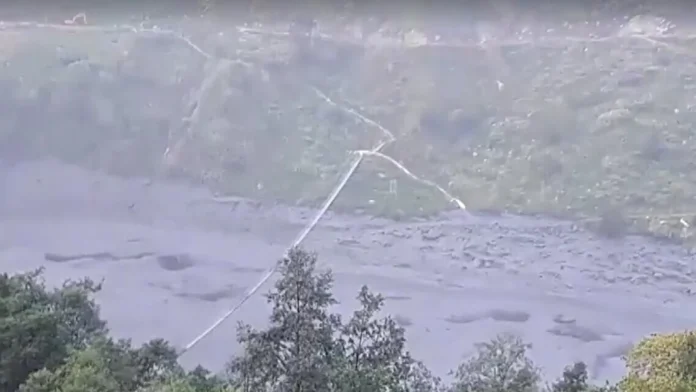 Nepal tells riverside residents to evacuate as floods surge Nepal urges villagers to evacuate after river floods