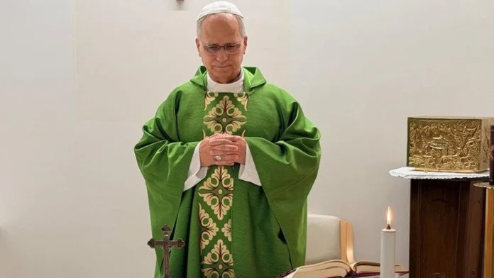 Pope holds phone call with Putin during hospital recovery