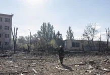 Russian airstrike kills 33 on street in eastern Ukrainian city Russian bomb kills 33 in street in east Ukraine city