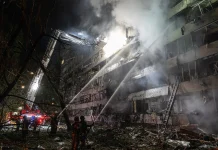 Russian attacks kill six and knock out power across parts of Ukraine Russian strikes kill six, cut power in Ukraine